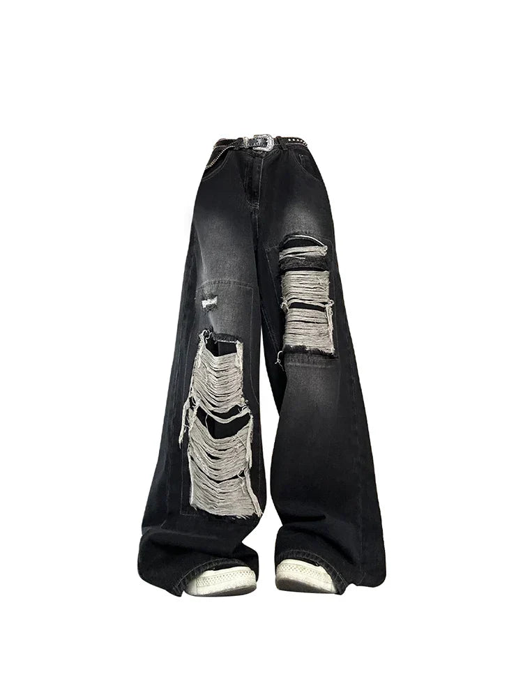 Vaqueros rotos estilo grunge gótico Y2K