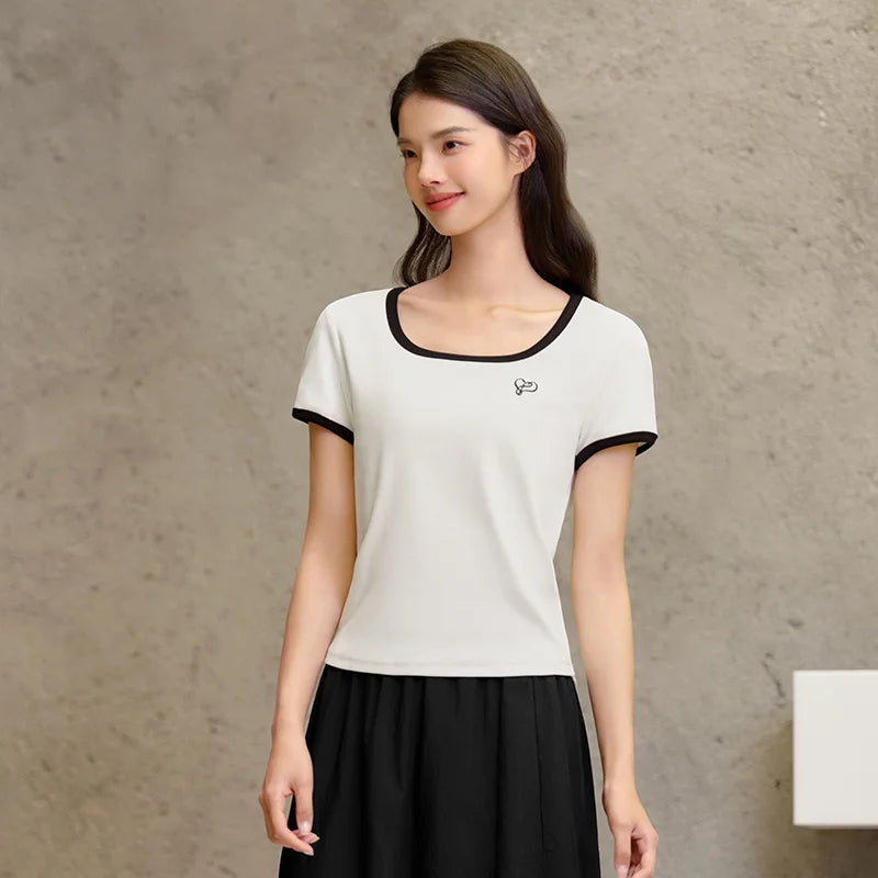 Camiseta de manga corta Semir para mujer, estilo corto, hombros descubiertos, ligeramente sexy, novedad de verano 2024, top ajustado con bloques de color.