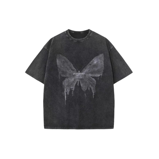 Camiseta lavada con mariposa grunge