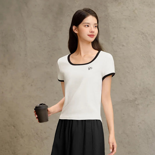 Camiseta de manga corta Semir para mujer, estilo corto, hombros descubiertos, ligeramente sexy, novedad de verano 2024, top ajustado con bloques de color.