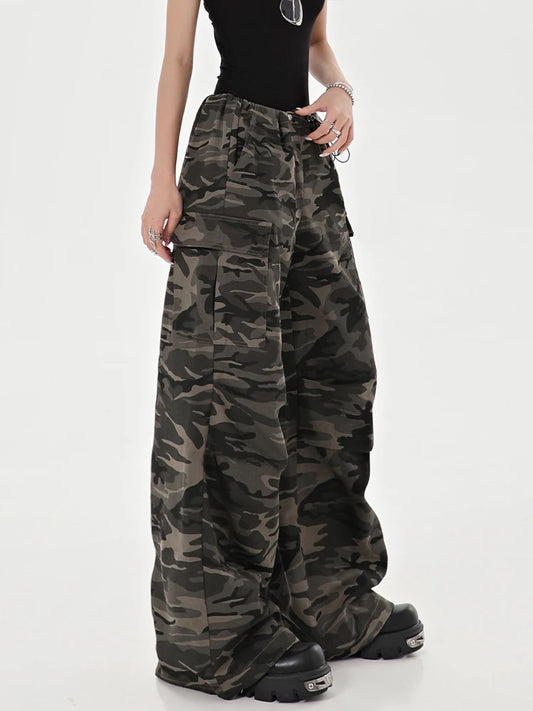 High-waisted Camouflage Cargo Pants