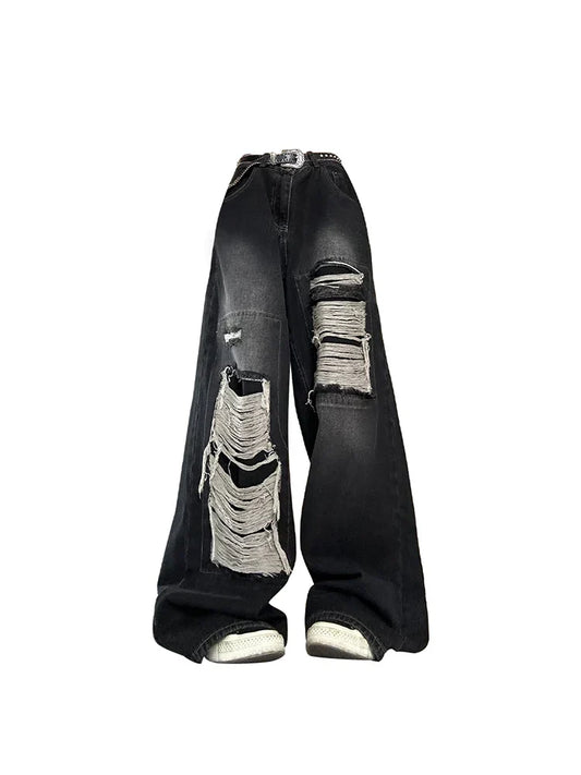 Vaqueros rotos estilo grunge gótico Y2K
