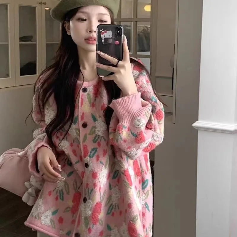 Soft Girl – Geblümter Strickpullover mit Knöpfen
