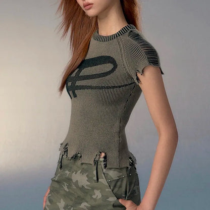 Camiseta de punto con estética grunge Karrcat, camiseta vintage desgastada, top corto punk roto, camiseta Harajuku de canalé entallada, ropa urbana Y2k