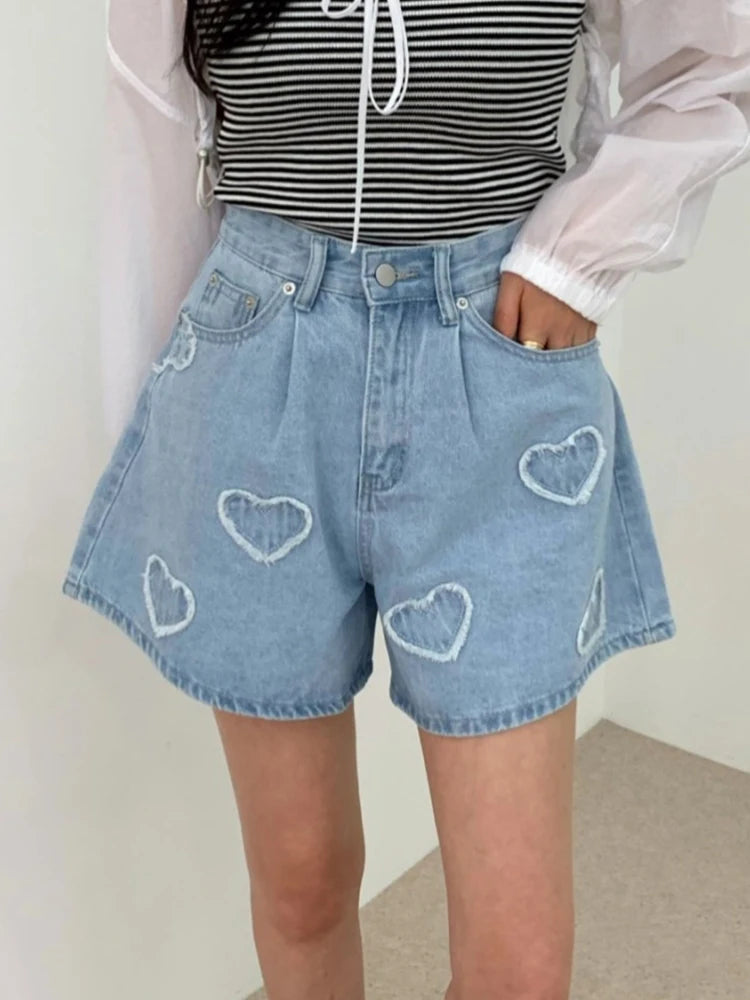 Pantalones cortos vaqueros de verano 2024 para mujer, color azul cielo, bordados con amor, pierna ancha, holgados, ropa de calle, minipantalones cortos para mujer, gran oferta.